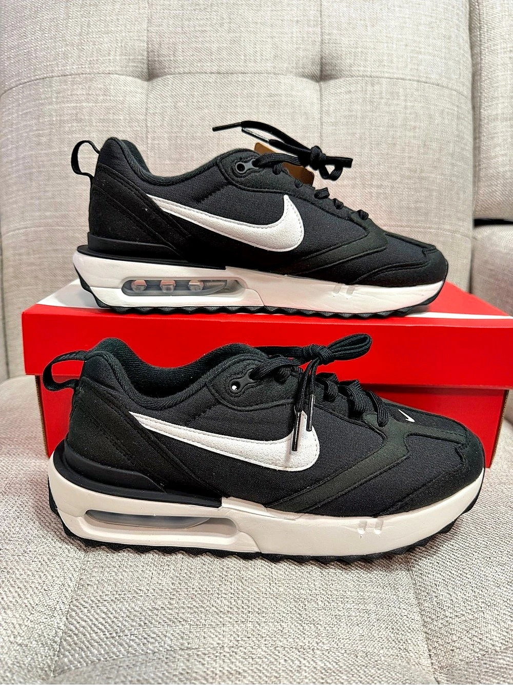 Nike Women’s Air Max Dawn Black & White US 7 NWT